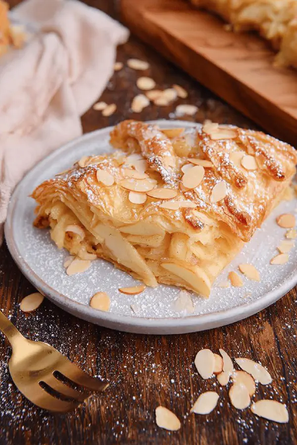 Apple Cheese Puff Braid